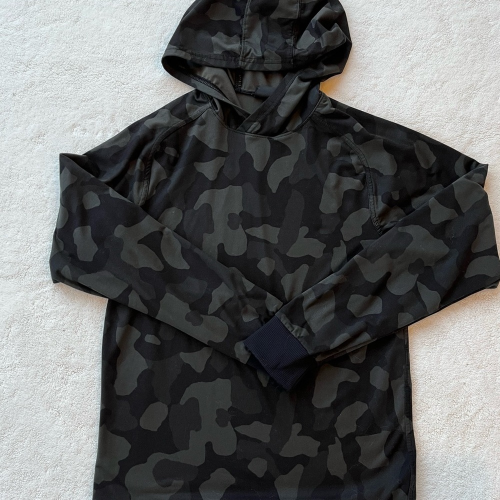 Boy’s long sleeved Zella hoodie
